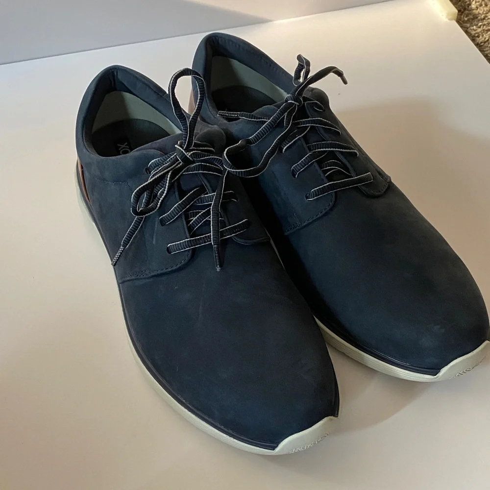 Johnston & Murphy Men's Navy Casual Shoes Sz 13. NWOB